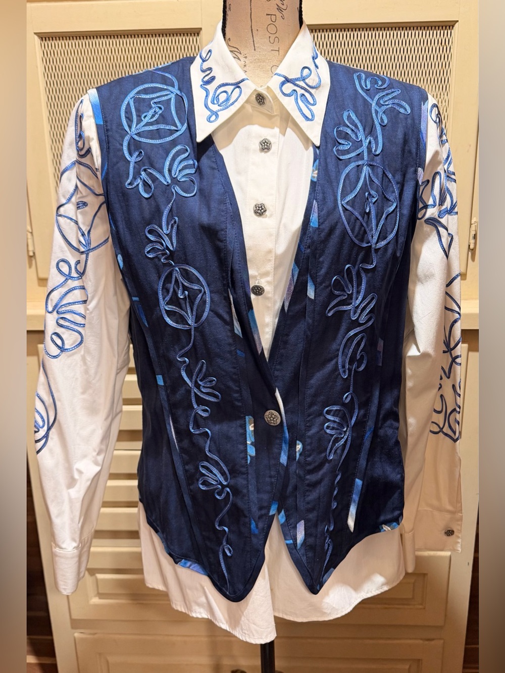 VTG Howard Wolf Dallas Embroidered Floral Back Vest Blouse Set